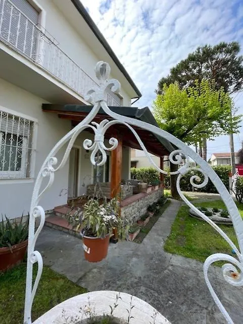 Villa Enrica: Soggiorno Nel Cuore Della Toscana Lido di Camaiore Italy